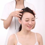 女性の抜け毛・薄毛を予防に最適！頭皮マッサージアイテムをチェック